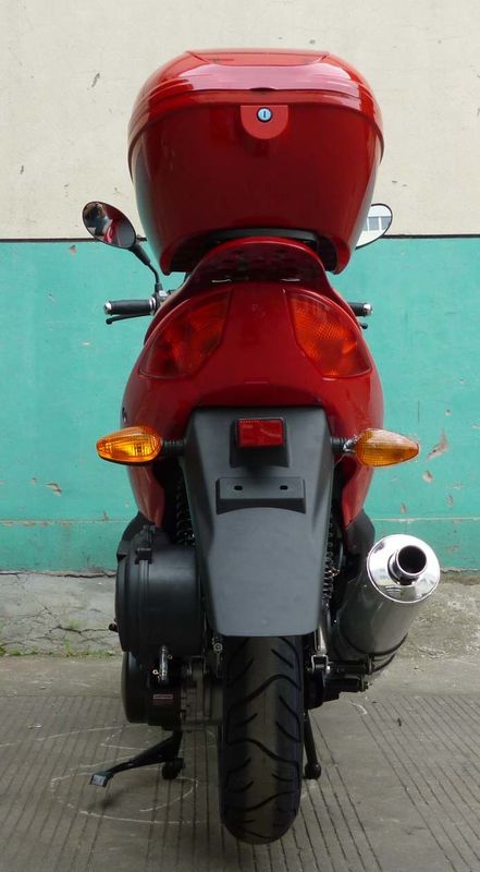 Yetişkinler İçin Çiftli Farlar Gazlı Scooter, Tamamen Monte Edilen Sokak Yasal Motorlu Scooterlar