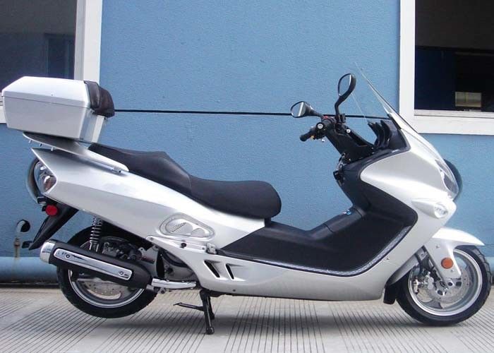 TCI Ateşleme Sistemi Yetişkin Motorlu Scooter 14L 150cc Tankı Scooter 4.4 Yağ Tüketimi
