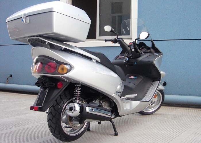 TCI Ateşleme Sistemi Yetişkin Motorlu Scooter 14L 150cc Tankı Scooter 4.4 Yağ Tüketimi