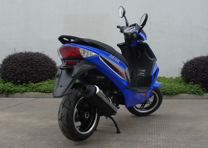 2 Zamanlı 1 Silindir Mavi Yetişkin Motorlu Scooter 150 Kg Maksimum Yük Kapasitesi 2.0 Yağ Tüketimi