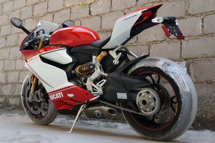 Dört zamanlı 1199cc yüksek güçlü motosikletler 90 ° “L” çift silindirli Ducati stili