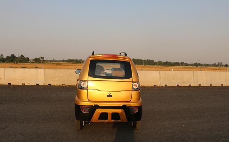 30 Derece Tırmanma Yeteneğine Sahip Sokak Yasal Golf Arabaları, 3000w Motorlu Golf Arabası