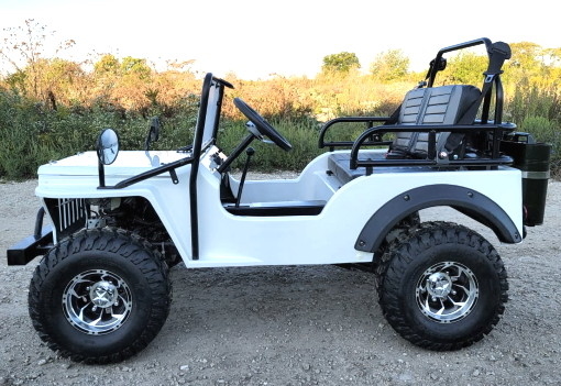 Beyaz Mini Gazlı Golf Arabası Jeep ELITE Edition Özel Jantlar ve Çamurluk Fişekleriyle Kaldırıldı