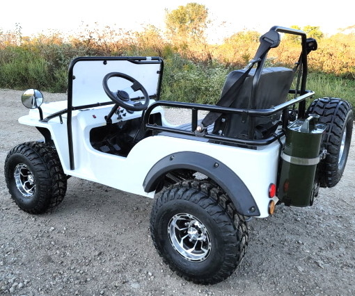 Beyaz Mini Gazlı Golf Arabası Jeep ELITE Edition Özel Jantlar ve Çamurluk Fişekleriyle Kaldırıldı