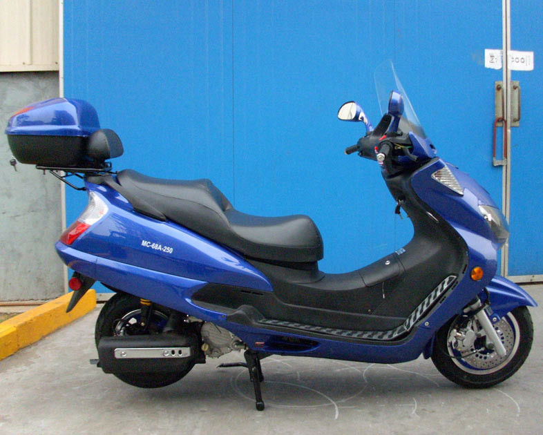 Cvt Dişli Motor Scooter 250cc Ön Abs Disk Arka Diskli Fren Chengshin Dot Lastikli