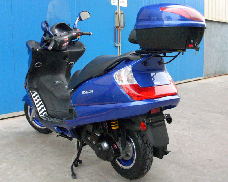 Cvt Dişli Motor Scooter 250cc Ön Abs Disk Arka Diskli Fren Chengshin Dot Lastikli