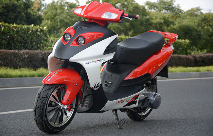 1 Silindir 4 Zamanlı Yetişkin Motorlu Scooter Hava Soğutma 150cc 59 Miles / H Maksimum Hız
