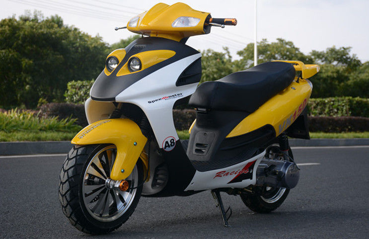 1 Silindir 4 Zamanlı Yetişkin Motorlu Scooter Hava Soğutma 150cc 59 Miles / H Maksimum Hız