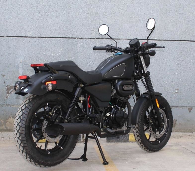 Tek Silindirli Hava Soğutmalı 250cc Chopper Motosiklet 4 Zamanlı Yatay Tip