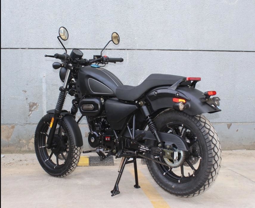 Tek Silindirli Hava Soğutmalı 250cc Chopper Motosiklet 4 Zamanlı Yatay Tip
